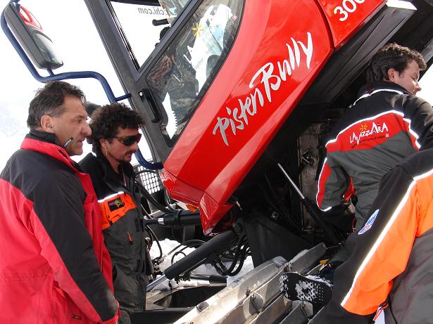 Riparazione del battipista PB300 Polar in officina