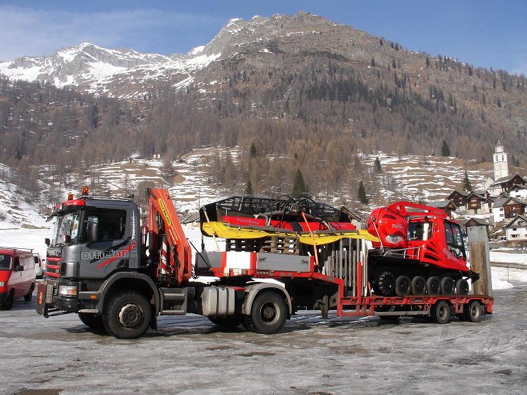 Battipista PB600W Polar con verricello in azione